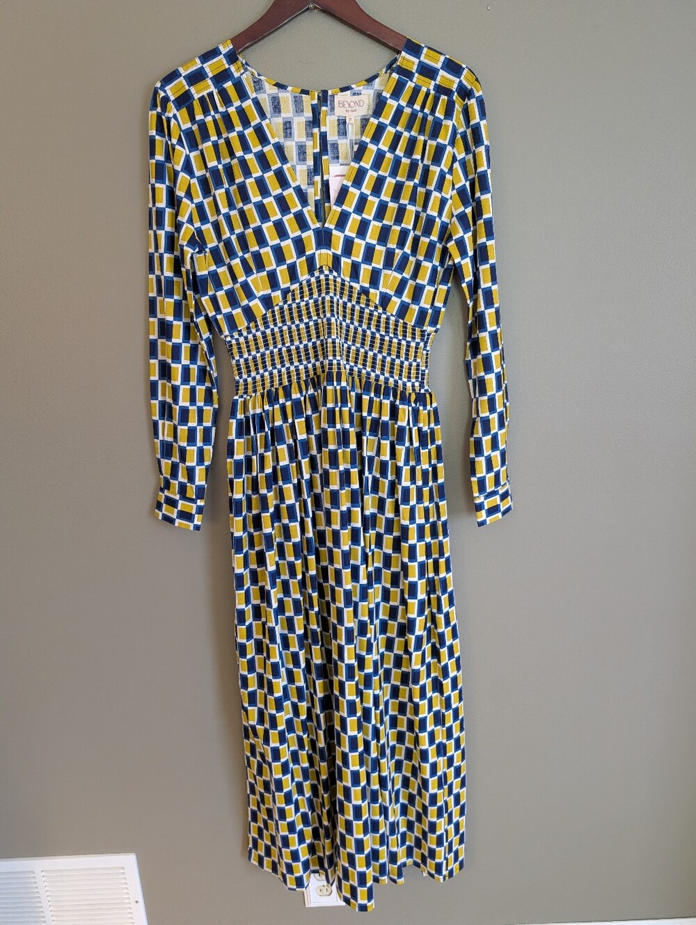 Beyond By Vera Farah Maxi Dress NWT Size Small
